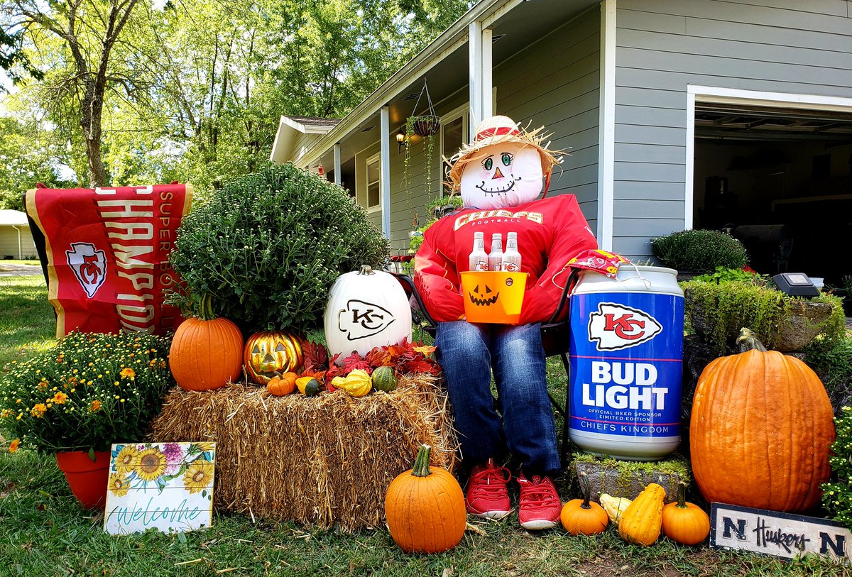 Who's ready for Monday night football? 
#MondayNightFootball
<a href="/Chiefs/">Kansas City Chiefs</a> 
<a href="/budlight/">Bud Light</a> 
<a href="/PatrickMahomes/">Patrick Mahomes II</a> 
<a href="/tkelce/">Travis Kelce</a>