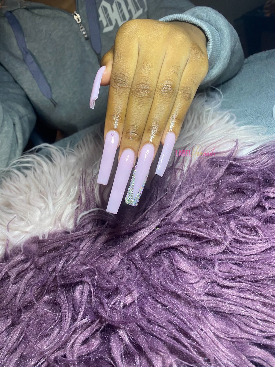 labelhernique's tweet photo. How can you not love long nails?😫
•
•
#stockbridge #blacknailtech #GGC22 #atlantahairstylist #atlnails #stockbridgenails #Glitter #LABELHERNAILS #ombrenails #stockbridgega #nails💅 #ombre #squarenails #nailsaddict #squarenails #nailjunkie #coffinnails #rhinestones #xlongnails https://t.co/wg30BJllFv