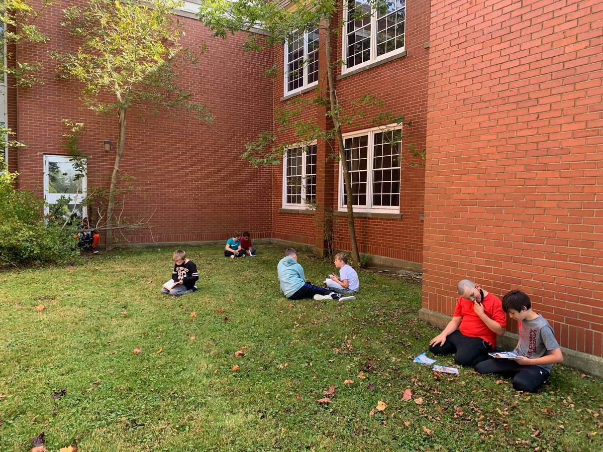 Grade 5 Turpin enjoyed the beautiful weather and spent time reading outside today! #watchuslearn@tcrce