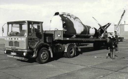 DTEPHoward's tweet photo. having seen the recent tweet from @NewarkAirMus about the Engineering School photo at RAF Cranwell I thought I'd unearth some of my #Meteor NF12 #WS692 photos!
Credit #DTEParchive https://t.co/W6QOoLWUe0