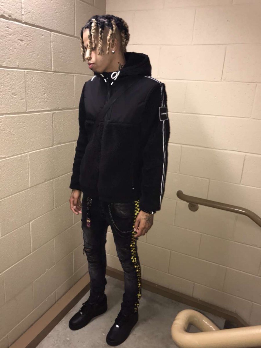icysickoicy's tweet photo. #sickoseason Soon 🖤🖤🖤 https://t.co/O4SZHANCIE