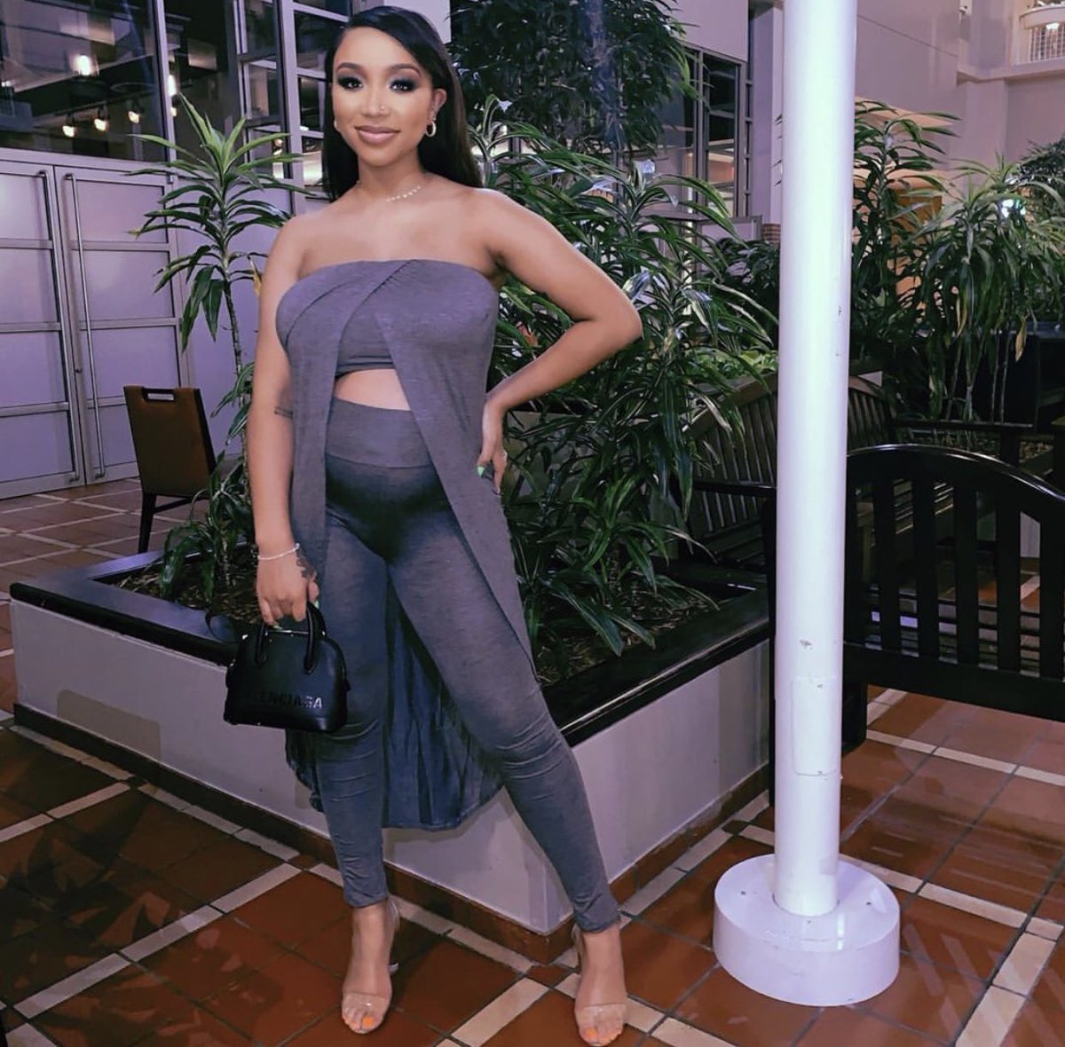 zonnlquejailee's tweet photo. Stepping for ✌🏽 now ✨ https://t.co/9ln8jC3umU