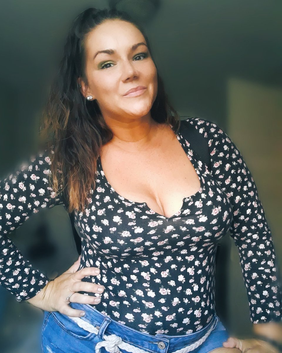SamMeadows1's tweet photo. i may not be the cutest, skinniest, or richest BUT thats ok; because a long time ago i realized its about YOUR LEGACY, most stuff you CAN'T take to your grave, you have to strive to give back, project positivity, share, smile more, laugh harder, and love unconditionally🖤 https://t.co/dO2SQZQzSd