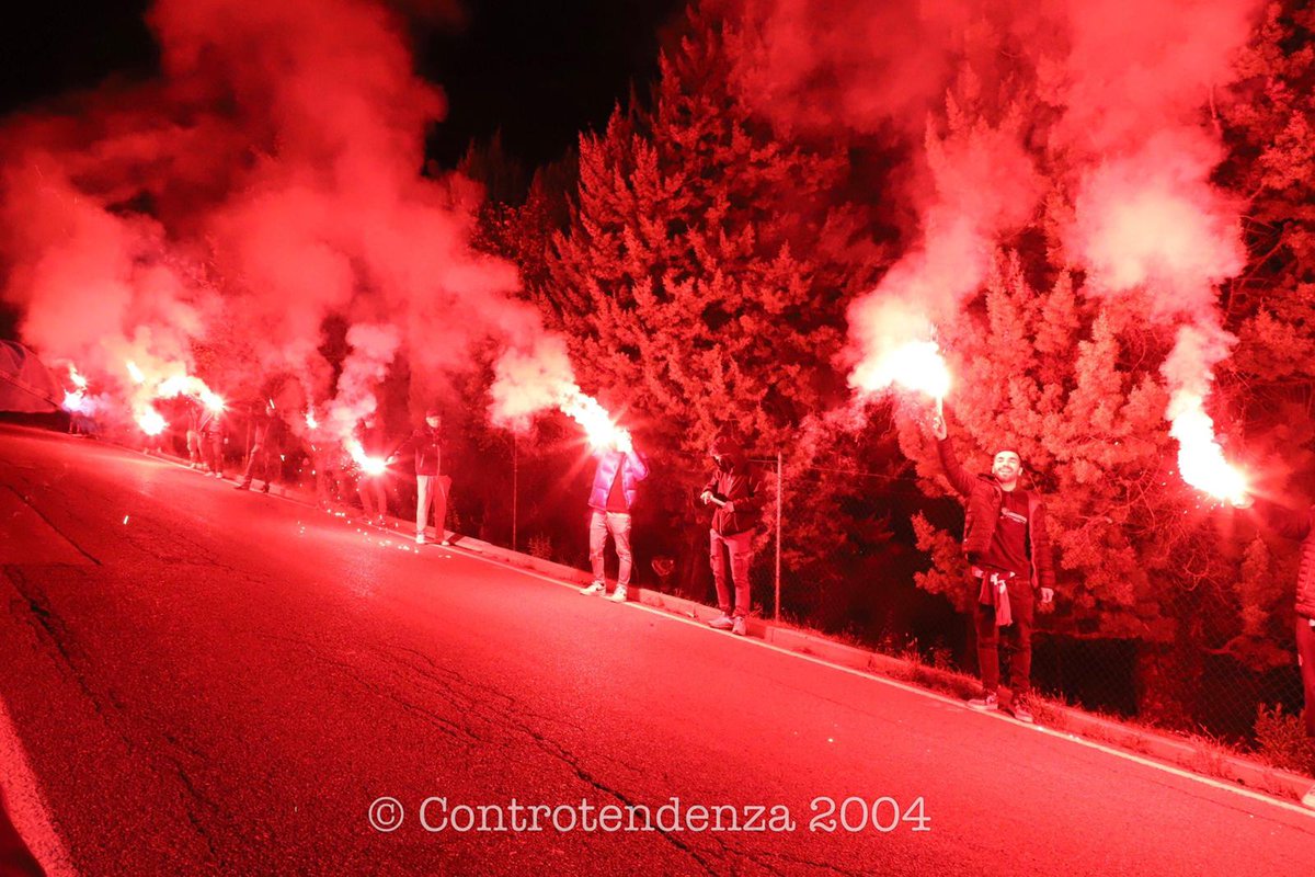 CTB2004's tweet photo. Spettatori non paganti https://t.co/xWtAPDE2Yx