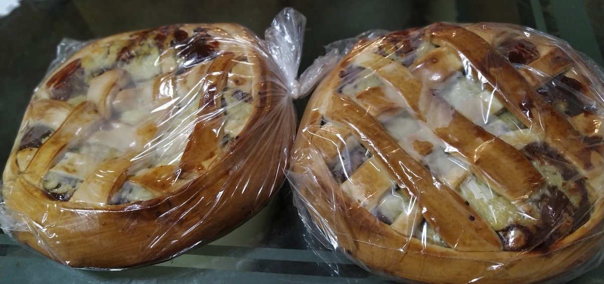JO2328_'s tweet photo. Amigos de Twitter, mis padres son educadores y como bien saben en Venezuela no se gana bien, la situación ha estado difícil, así que han decidido emprender y vender panes/acemas de bocadillo y queso en San Cristóbal a 4000 pesos cada uno. Agradecería mucho si pudieran dar RT https://t.co/pqzIT9KYao
