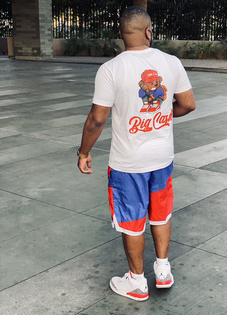 BigCashCEO's tweet photo. New @BigCashApparel dropping tonight 8pm EST. https://t.co/ICLfXwQswk https://t.co/hGWalmeIno