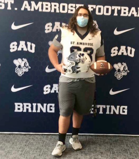 AJ_tappa_63's tweet photo. Been here several times, but honored for the invite of an official tour & visit with Coaches @daniel_tjaden_ and @SAUfootballHC. Building something special! Love everything about this place! Feels like home! #BringTheString @SAUBEES @FightingBeesFB https://t.co/wH7kcfNnoG