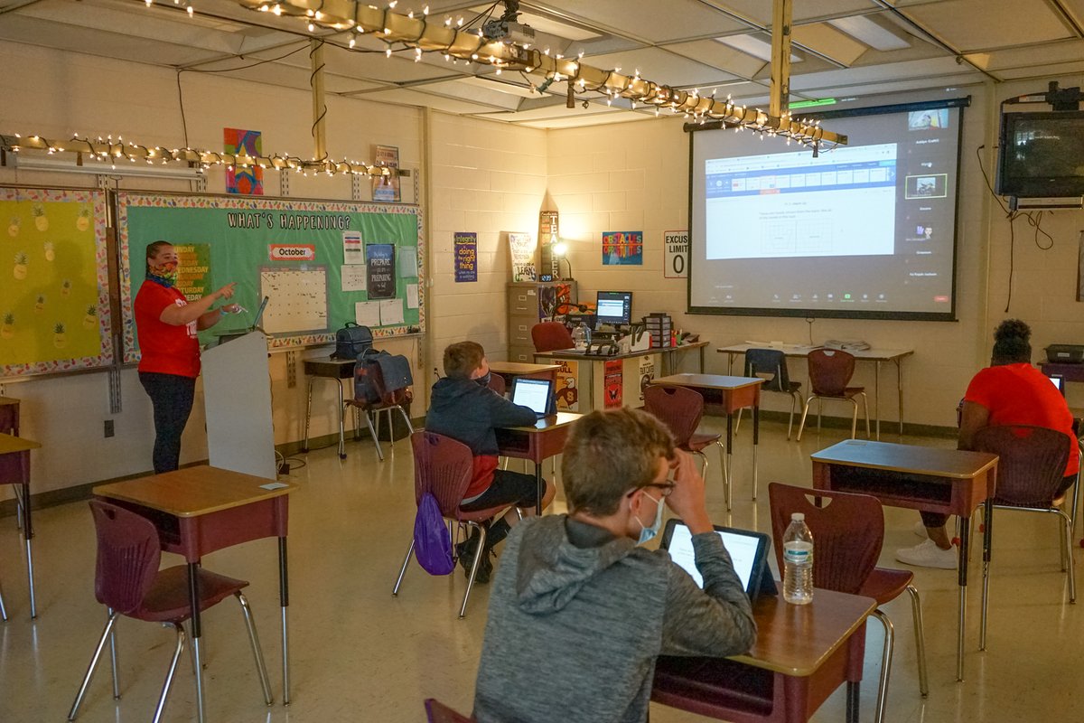 WorcesterSystem's tweet photo. Another stop on our #Stage2FirstDayTour at Snow Hill Middle School. #WeAreWorcester https://t.co/lnQ01t16tt