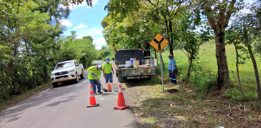 KWCONTINENTE's tweet photo. #NacionalesKW 
Personal de la @ATTTPanama en
#ATTTVeraguas👷‍♂️|  Realizan trabajos de señalización en Martín Grande de la Ciudad de Santiago.🚸 https://t.co/giOPsfvdRJ