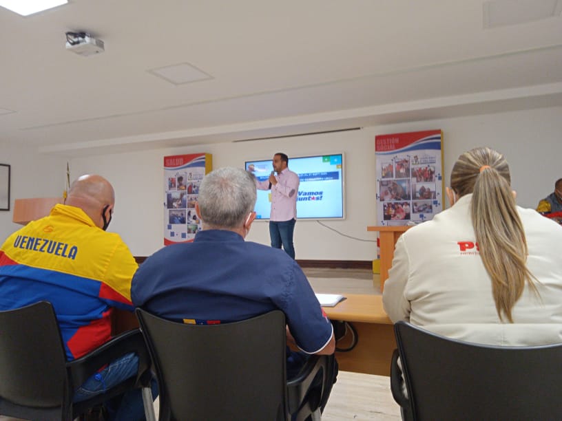 #EnDesarrollo|| Reunión del Comando de Campaña Darío Vivas Estado La Guaira, Seguimos Trabajando para Garantizar la Victoria el #6D junto al Comandante Presidente Conductor de Victoria <a href="/NicolasMaduro/">Nicolás Maduro</a>

@Dcabellor
@MaduroGuerra
@DelcyRodriguezven
<a href="/jgarciacarneiro/">García Carneiro</a>
@partidopsuv