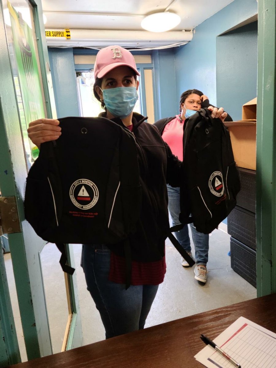 BHA_CCECR's tweet photo. Thanks to @AlertBoston for donating backpacks for our Franklin Field residents, @HealthyBoston for the oral health supplies, and @c2cboston for the school supplies! #Boston #Dorchester #BackToSchool #HealthyBOS #HealthyBHA https://t.co/6LD4tVwzXv