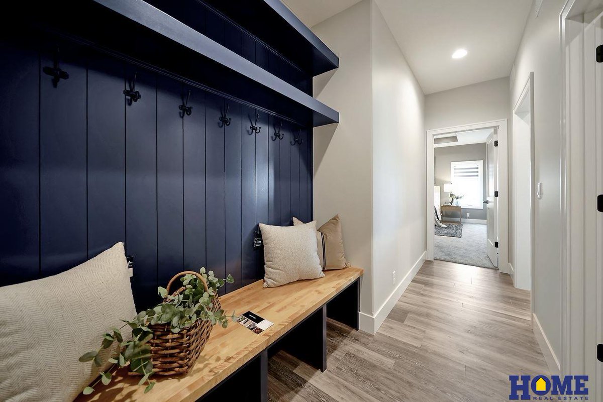 homerealestate's tweet photo. https://t.co/zX2HVNXbg6
#mansionmonday #HOMERealEstate #HRE #lnkrealestate #lnkrealtor #lnkluxuryhomes #househunting #nebraskarealestate #nebraskarealtor #nebraskaluxuryhomes #whitehorsedevelopment #mopactrail #newconstruction #newconstructionhome #newhomes #newhomeconstruction https://t.co/CqdMkDrqow