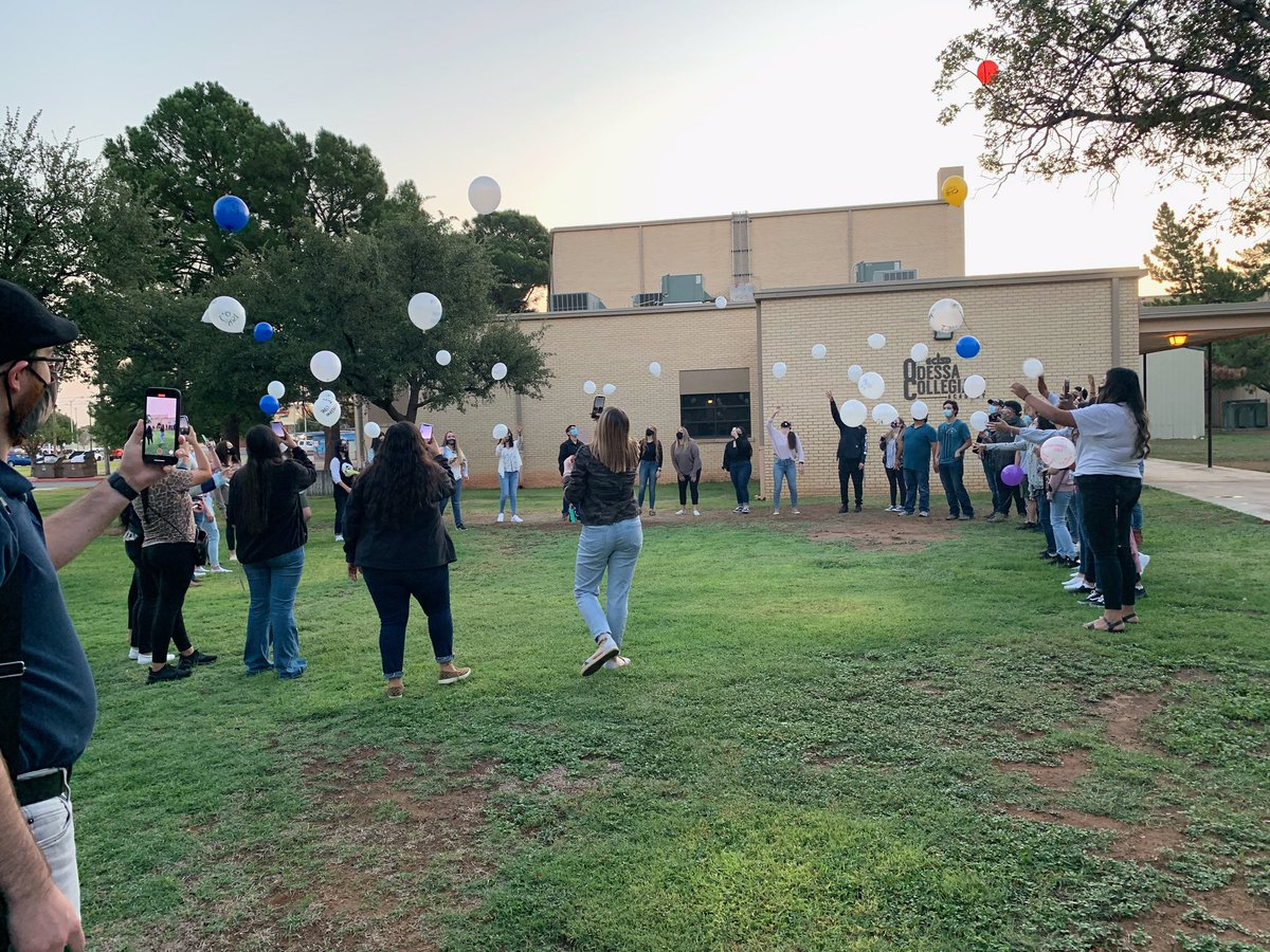 OCAwolves's tweet photo. Great turnout for our OCA Senior Sunrise (Covid-style😷), Class of ‘21.  Small Senior  class but HUGE in heart💙!! #BlueWolfFamily #ForgeTheFuture 🔵🐺💪🏼 https://t.co/4qih6lhJ3S