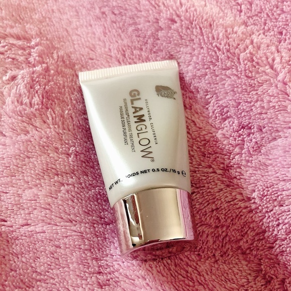 Katiedmbanks's tweet photo. So good I had to share! Check out all the items I'm loving on @Poshmarkapp #poshmark #fashion #style #shopmycloset #harperari #lavido #glamglow: https://t.co/hdU5YoypcK https://t.co/0MwHYEWXBE