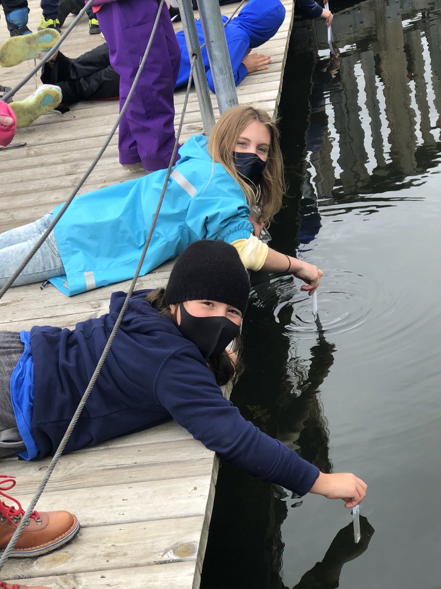 nelsonbespoken's tweet photo. Measuring the water temperature.  It’s warmer than the air!  Time to start our data gathering, graph making, phenology, and predicting unit. #jefferspondpls #TeachOutdoorsMinnesota https://t.co/pvA8cusA7s
