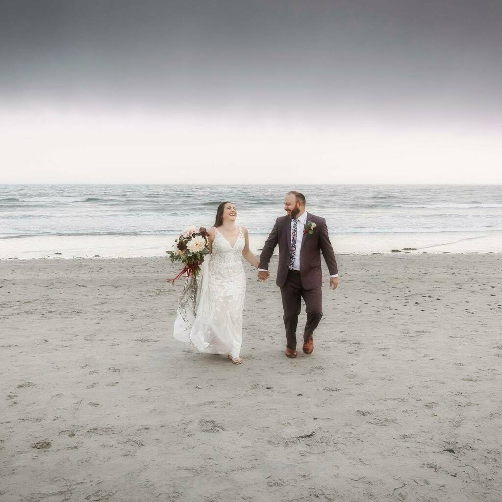 RussellCaron's tweet photo. Molly and Tim, loving life❤️

@mmchabot 
@madeleinesdaughter 
@callablanchedress 
@snugharborfarm 
@lizhcaron 
@russell.r.caron https://t.co/7yR7UdKRRk https://t.co/MWB7hegC4l