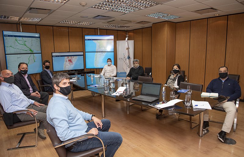 ENACOMArgentina's tweet photo. Realizamos una segunda reunión junto con Javier Osuna, presidente de @AU_BA_SA, a fin de continuar avanzando en el trabajo conjunto para brindar conectividad en las rutas de la provincia de Buenos Aires.
Más info en 👉https://t.co/AfAU98cB6Q
#ViajarConectados
#ArgentinaUnida https://t.co/7V4PukNgcl