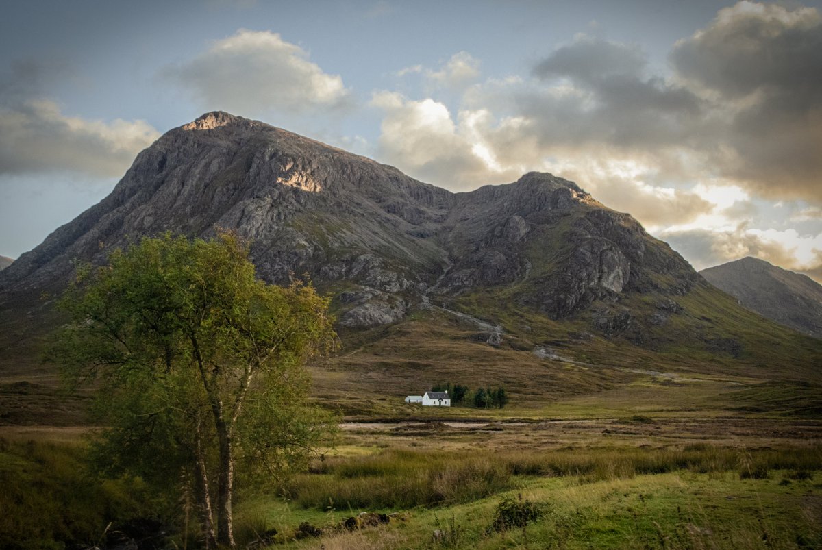 The classics never get boring. 

Buachaille Etive Mor, Glen Coe. 

#VisitScotland #ScotlandIsNow #Glencoe #Highlands #Outlander