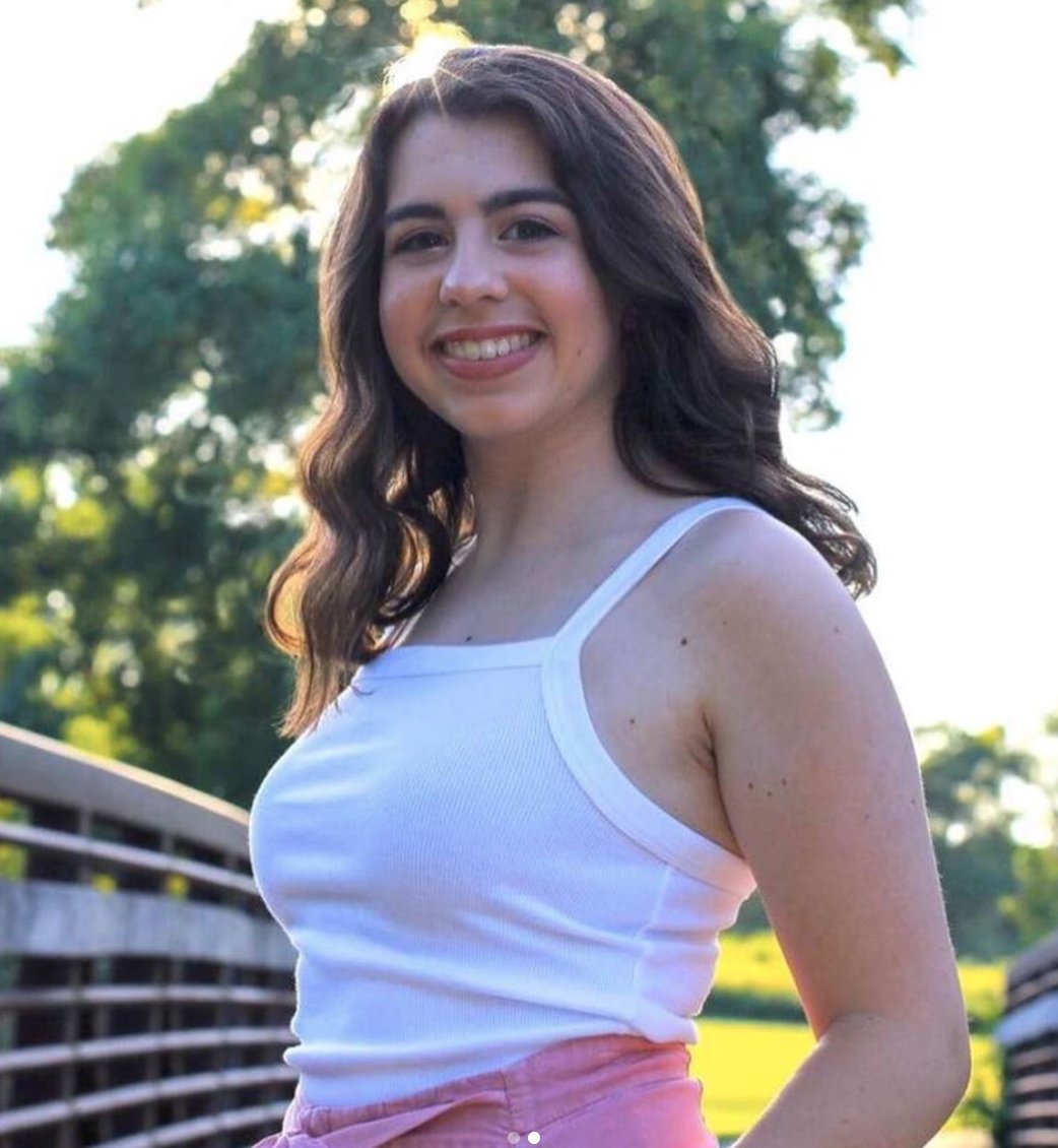 It's #meetthemembermonday again with our new member, Taylor! Taylor is a Soprano 2/3 for Decibelles and is shadowing to be the other social media officer for next semester! Taylor thinks people should join because it's a fun way to stay active with music!
#acappella #isu