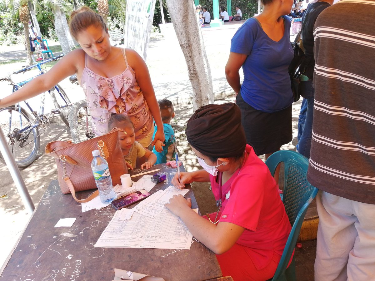 #MiHospitalMiComunidad llegando a la comunidad de Veracruz.. #SaludParaTodos estamos cumpliendo con  #Nicaragua <a href="/DocSandinista/">Doc. Sandinista ❤️🖤</a> <a href="/javierliberado/">Javierliberado</a> <a href="/JohnHallmar/">John Hallmar</a> <a href="/FG_Sandinista/">Francisco Gutiérrez</a>
