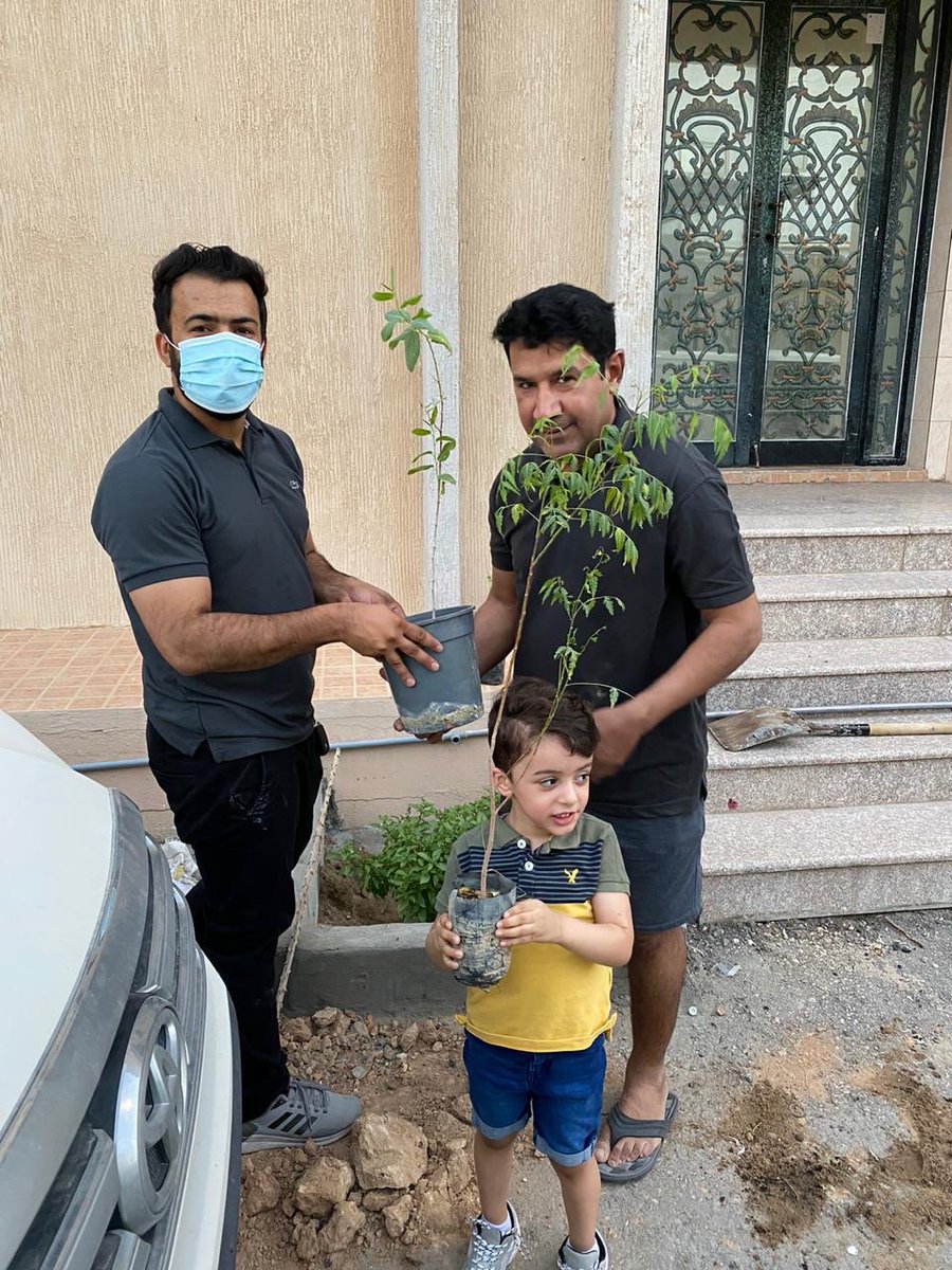 Ahmedj_50's tweet photo. ضمن مشاركتنا في مبادرة #الأحساء_تغرس_2020 غرسنا اكثر من ٢٠٠ شتلة في الشهارين، الفضول، الراشدية، النزهة، برعاية مجلس الأحساء البلدي والمؤسسة العامة للري وبالتعاون مع لجنة العلاقات العامة بالشهارين، الجدير بالذكر ان أكثر من ٤٠ فريق شاركوا في المبادرة بهدف غرس ١٠٠٠٠ شتلة 🌳☘️🌲🌿 https://t.co/MSnKFZzui9