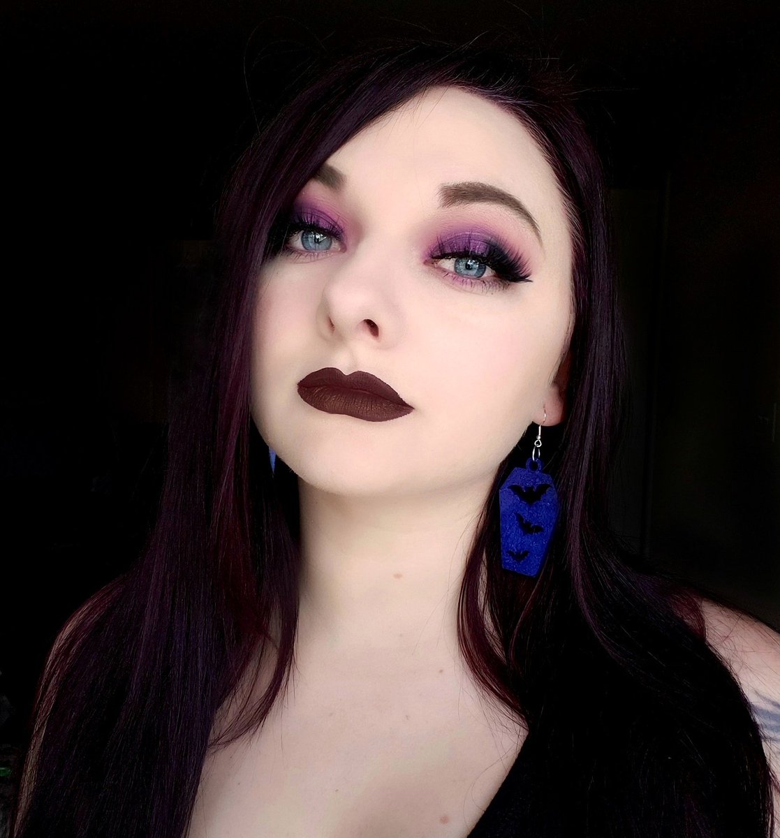 TaylorMekenzie's tweet photo. Bloodlust♡Conspiracy♡Blood Sugar 🖤
Along with a full face of @JeffreeStar 🥰 https://t.co/0PFtPi4YaB