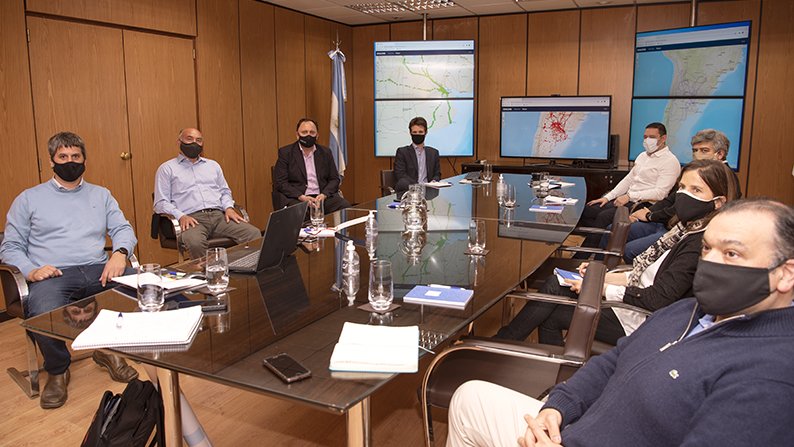 javierosunaGLH's tweet photo. Mantuvimos un encuentro con autoridades del @ENACOMArgentina para coordinar detalles del proyecto de conectividad en la traza de @AU_BA_SA.
Esta etapa de evaluación y planificación, permitirá asegurar el acceso a internet de calidad, para que #ViajarConectados sea una realidad. https://t.co/KAKlIl3gfW