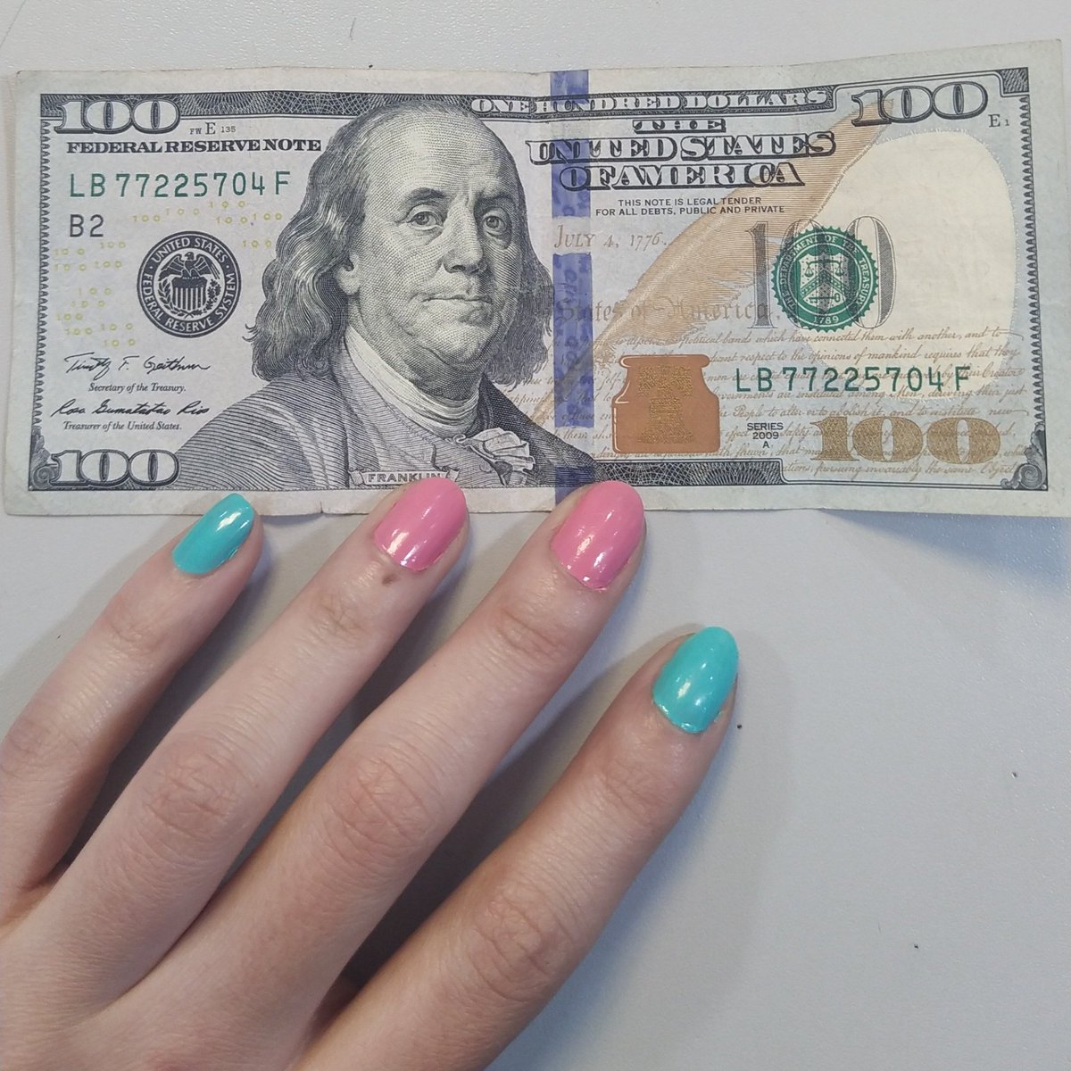 DanielaGuerra_'s tweet photo. Este es el billete de la suerte. Dale RT para que te lleguen muchos $$$$$$$$$ https://t.co/mIoztjCKl1
