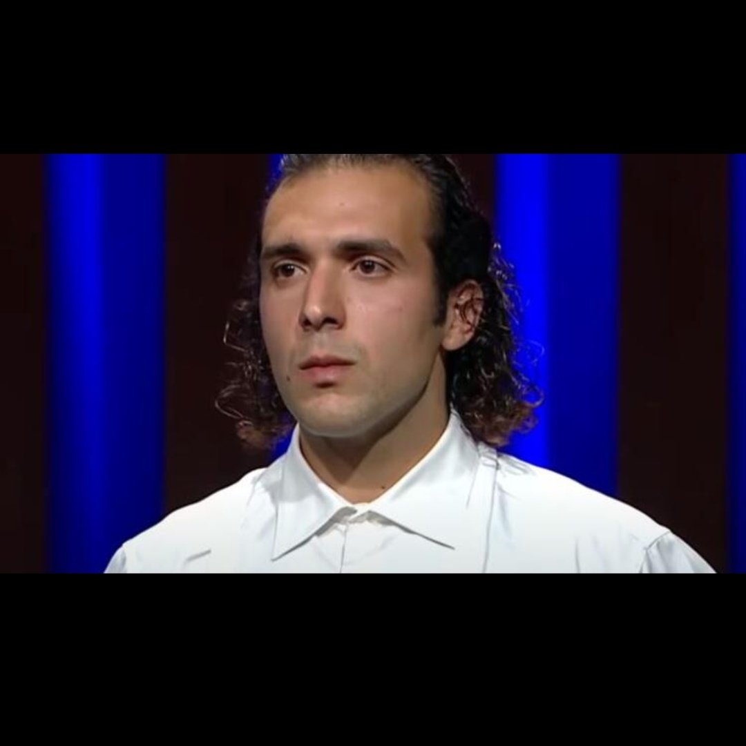 Şu barboros her sınıfta olup öğretmenin gözde öğrencilerinden en çalışkan olmasada çalışkanlar kategorisinde olup orta sıralarda oturan ve ortaya laf atıp bütün sınıfı birbirine düşüren arkadaşlarıma benzetiyorum ve beni hiç şaşırmıyorsun reis
#masterchefturkiye 
#MasterChef2020