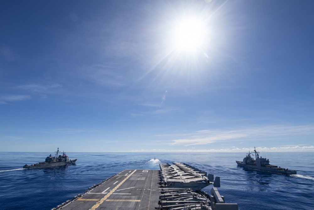 USPACOM's tweet photo. .@PacificSubs fast-attack submarine USS Chicago #SSN721 sails in formation with the #RonaldReagan Carrier Strike Group and Expeditionary Strike Group Seven #ESG7. #ForgedByTheSea #ProfundeCogitate #FreeandOpenIndoPacific. https://t.co/OvB6UlctBy