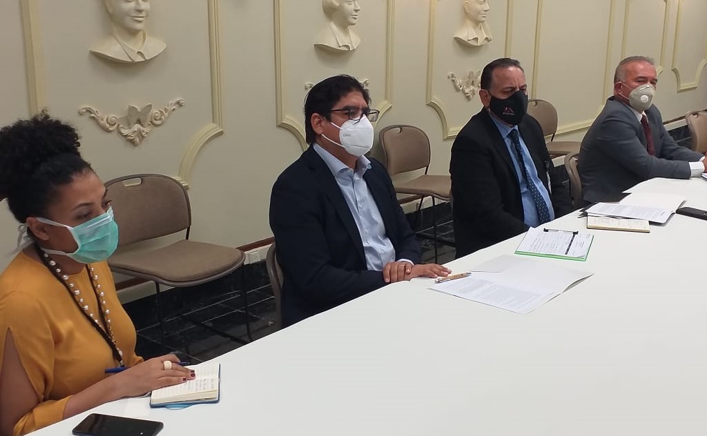 faodominicana's tweet photo. El Rep. @RCastanedaFAO, Jaime Hernández, Vice Desarrollo Social del @MinpreRD, Rolando Peralta Tejada, Secretario Téc. del #SINASSAN, sostuvieron una reunión para conocer el funcionamiento y desafíos que tiene el #CONASSAN, para garantizar la ley de #SeguridadAlimentaria. https://t.co/tmAoZB1fJ8