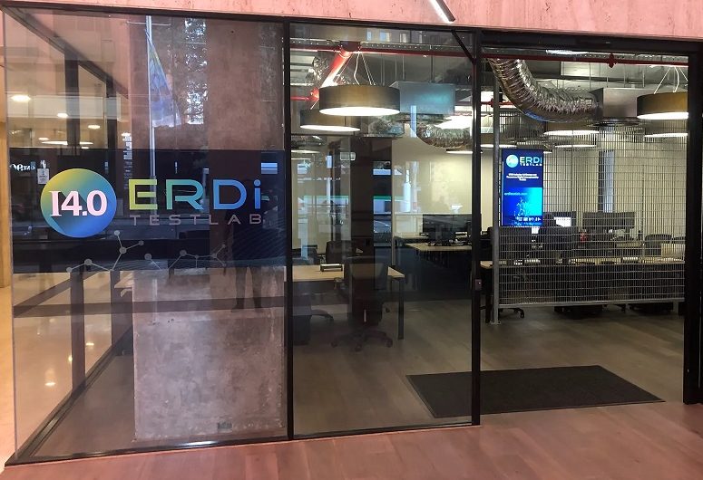 UFRobots's tweet photo. Congratulations to @ABBgroupnews on linking with @uwanews’s new #Energy &amp; #Resources #Digital #Interoperability Industry 4.0 (ERDi i4.0) TestLab, run by #Enterprise #Transformation Partners, to advance Industry 4.0 open process #automation standards > https://t.co/DRzxhHsOcH https://t.co/wAUGzeN13c