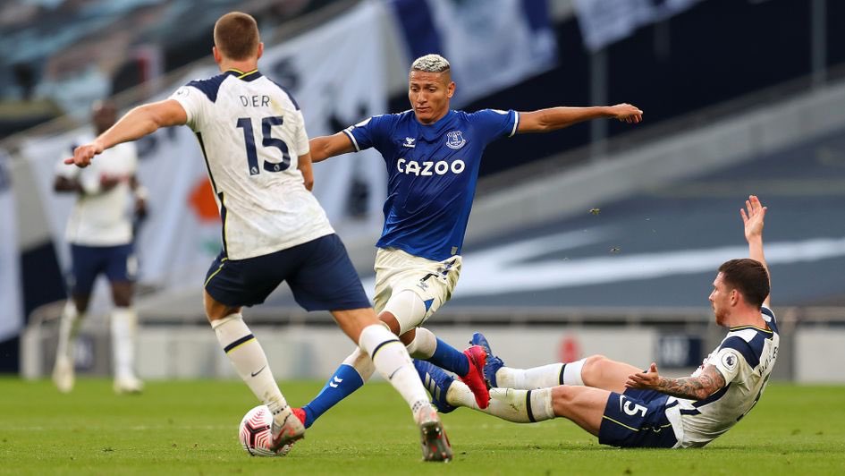 📊 | After the opening three games of the Premier League, Dominic Calvert-Lewin and Richarlison have took more shots(25) than the entire Arsenal team combined(24). (Source: <a href="/DistanceCovered/">Josh Williams</a>)

#EFC