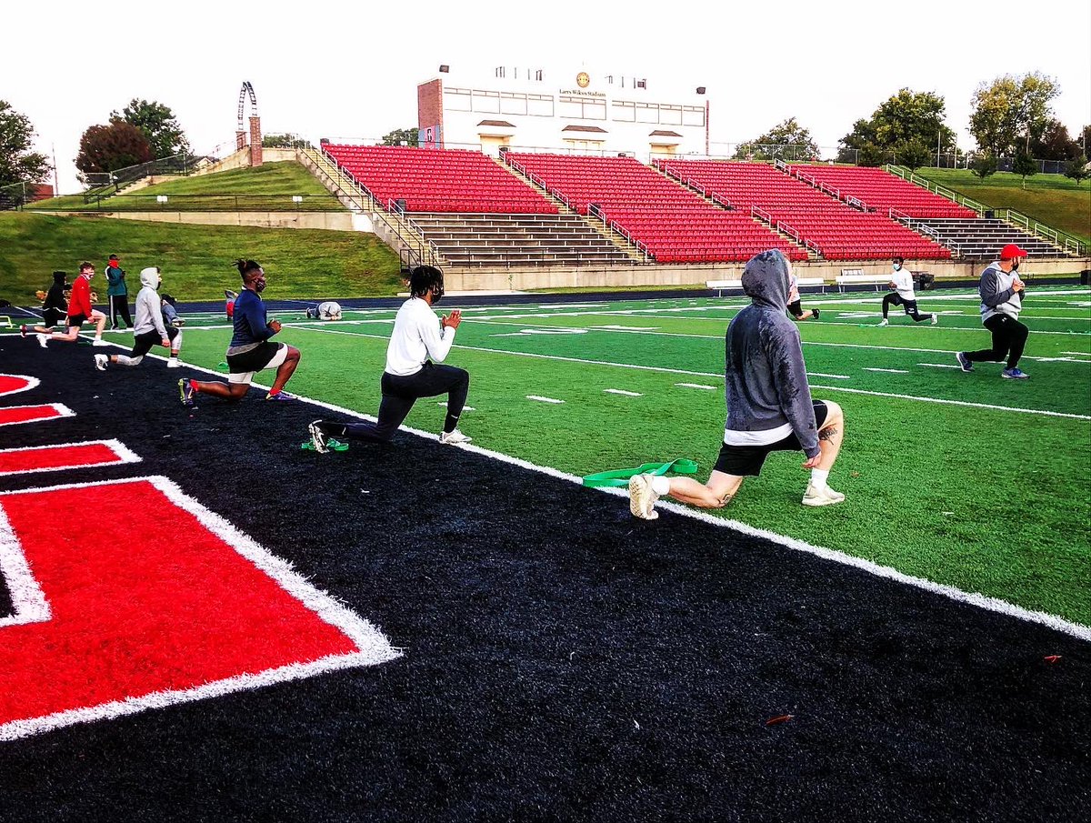bc_ravens's tweet photo. Way to get after it this morning gentlemen 💪🏻🏈 #RavenStrong https://t.co/gGxQrF6KCy