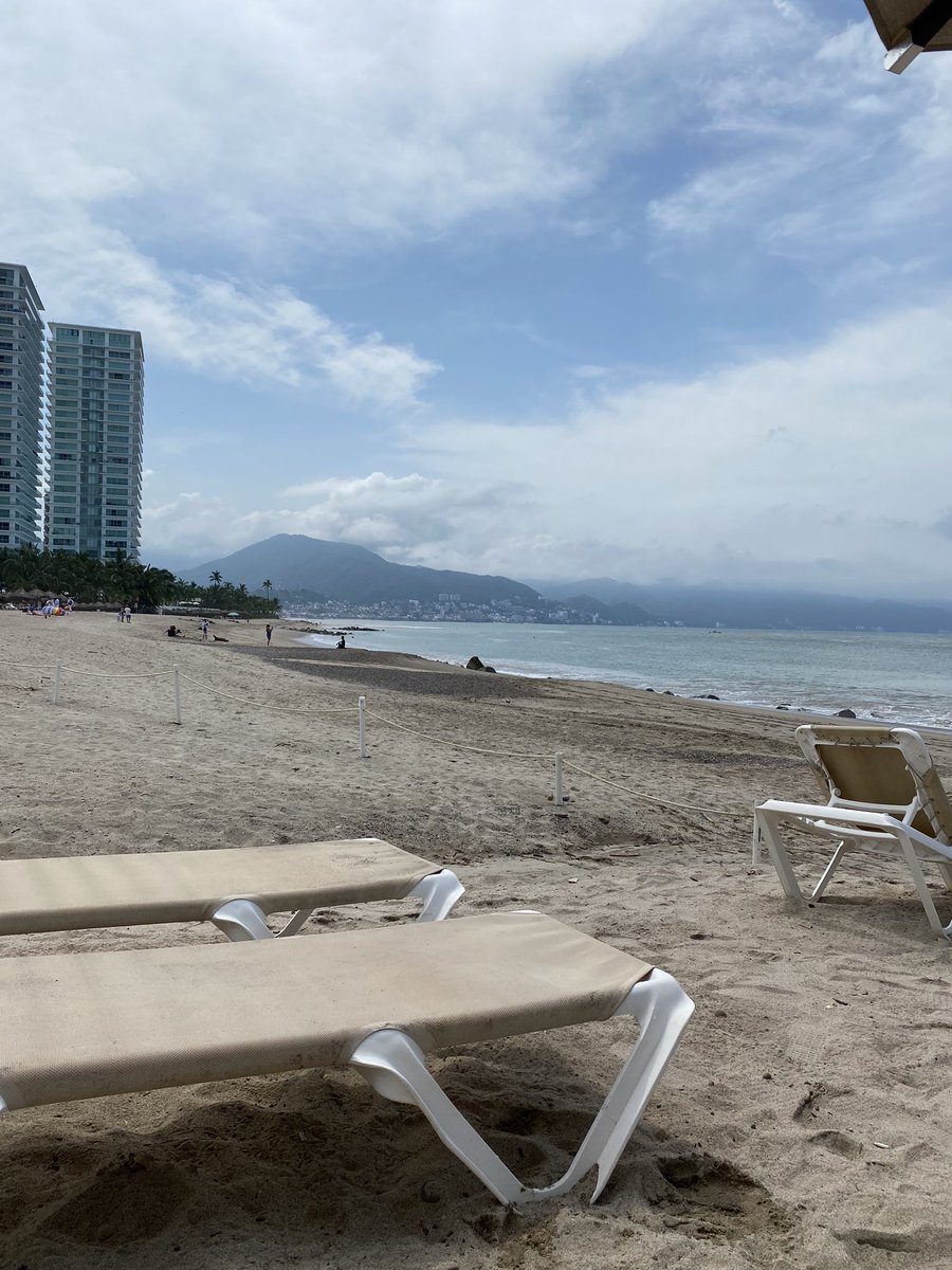 edwin0519's tweet photo. Hilton Puerto Vallarta. #HiltonMemoriesGiveaway https://t.co/aPV7H0Z5FE