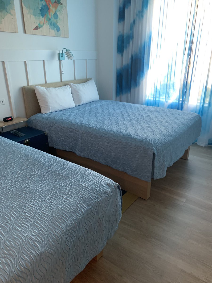 CruzinParadise's tweet image. #TheEndlessSummer @UniversalORL #SurfSide our family loved the staff everyone from the Front desk to anyone that gave us a bracelet to the bar service! Fantastic Crew we will be back!Bus Drivers amazing! Thank you!