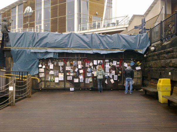 Number 18 - visit the one and only Ianto's Shrine in  #cardiffbay. For those not in the know, this is a shrine to  #Torchwood character Ianto Jones who met a poignant end in the much-loved sci-fi series & has fanmail delivered from all over the globe!  #cardifflocallockdown