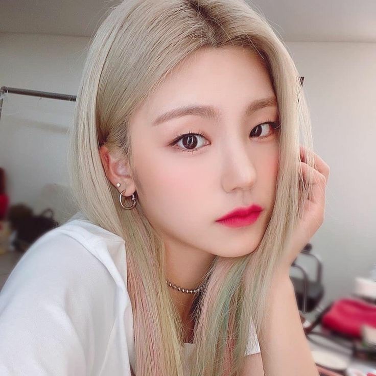 Hwang Yeji tweet media