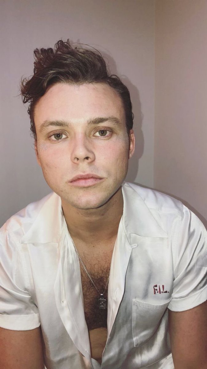 ashton irwin as among us ~ a thread