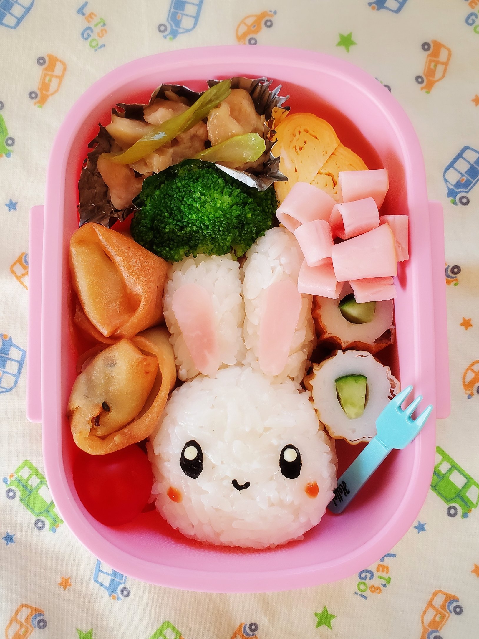 みずき 今日のお弁当 娘のリクエストでうさぎさん おかず詰め込みすぎて多くなったから 最後ピックでごまかした お弁当 キャラ弁 おにぎり うさぎ 幼稚園 お弁当記録 T Co Wqmuofma7a Twitter