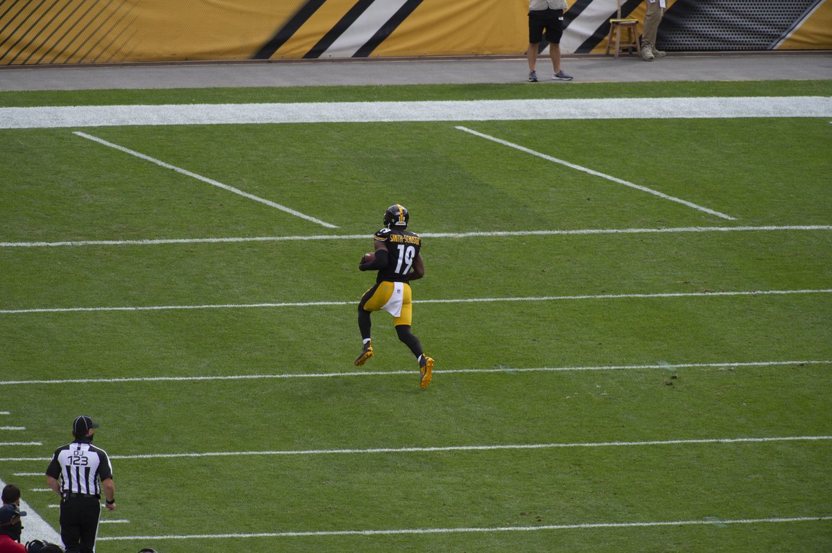 TeamJuJu's tweet image. Social Distancing 🤧