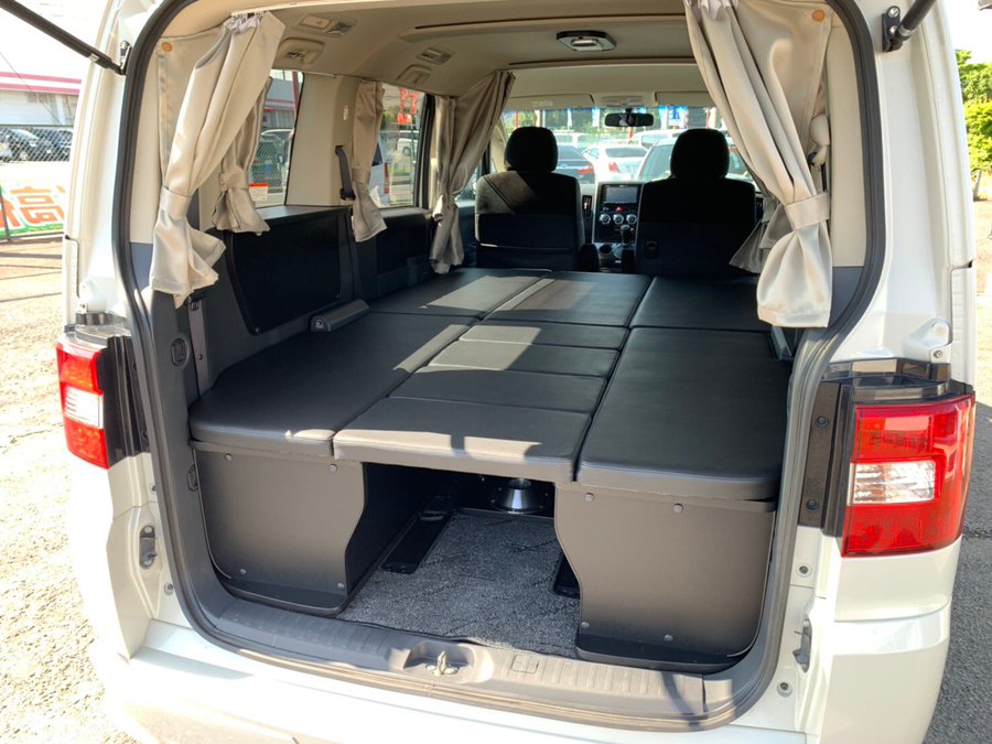 デリカd 5は車中泊が快適な理由7つ フルフラット化のやり方も 人数は2 3人まで カーブロ