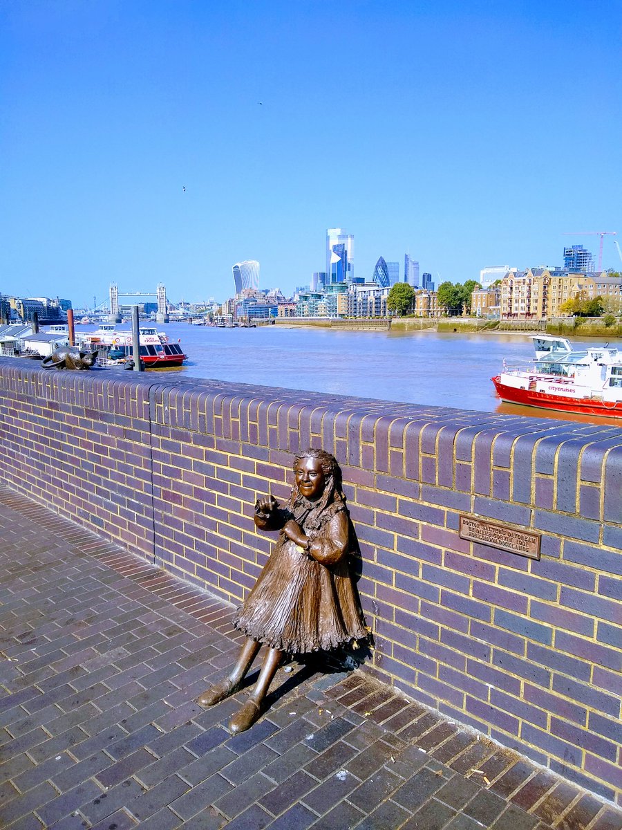 Ada Salter's daughter died of scarlet fever aged just 8. She's remembered in this playful figure facing her mother on the Thames embankment in Bermondsey.  #womenstatues
