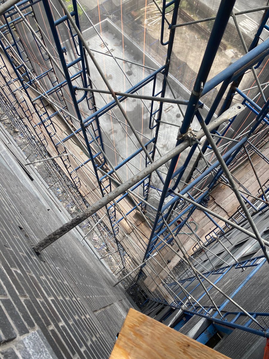 FDNY's tweet photo. FDNY #Ladder155 #Squad270 #Engine302 performed a high-angle rescue earlier today at 135-25 142nd Street in Queens, where a worker fell approximately one story from the roof to the 11th floor of a building under construction. Read more: https://t.co/DRC8OK1xEb https://t.co/s5KwFlcZYR