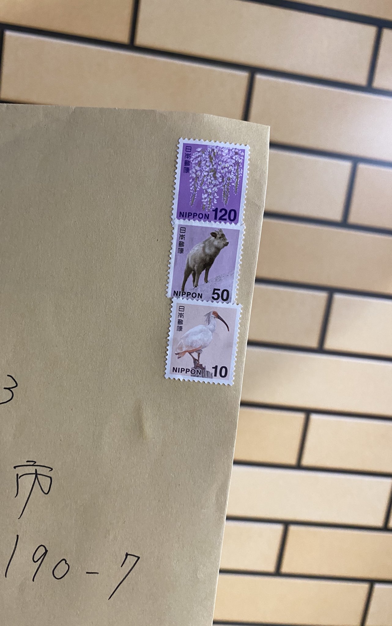 パンサー４５０ 180円スマートレター 高いし サイズ 茶封筒に入れコンビニ行って 店員さんにこれだと 切手いくら分貼ったら送れるかな と聞いたら 郵便局に聞かないと分かりません O と言うから スマホで調べようとしたら ギガ縛りだった