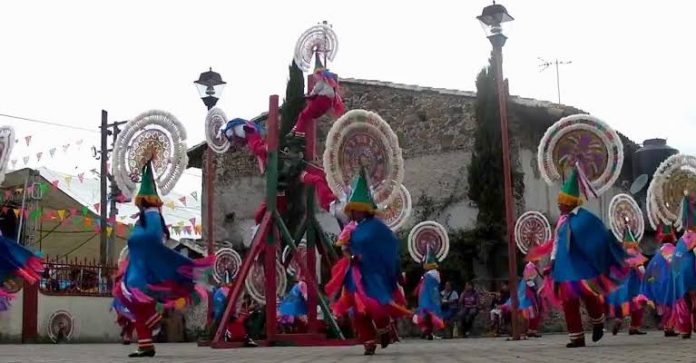 Yvanguzman5's tweet photo. Atractivos turísticos y culturales; las cuales destacan el valle de Piedras Encimadas en Zacatlán #Puebla
#PatrimonioTuristico #TwitterAcademico https://t.co/FsC52iIg5g