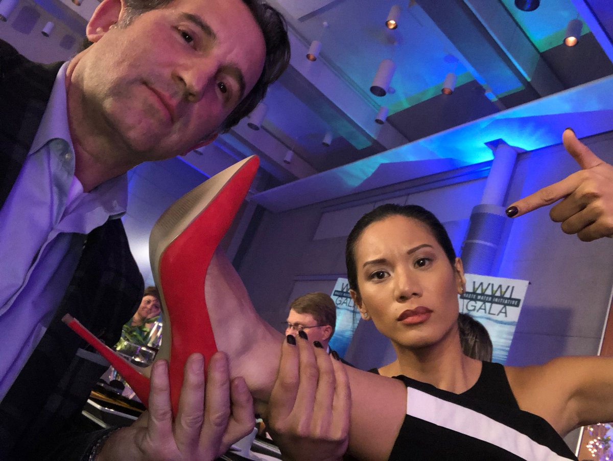 It’s a new episode of #JANNonCTV tonight and the big question is ... will these awesome red pumps be seen in any of the shots? Cuz they really complete the outfit. Tune in at 8PM on <a href="/CTV/">CTV</a> with me and find out! #CalewithaC #TeamTodd