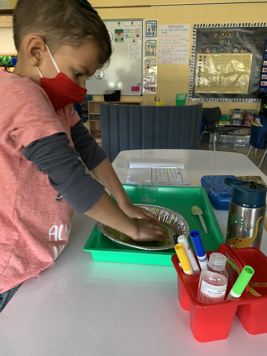 MissUOWL's tweet photo. There’s nothing better than science and slime!! #makelearningfun  #icanmakeahypothesis  #icanperformascientificexperiment #icanconcludemydata https://t.co/abtUdv5bZj