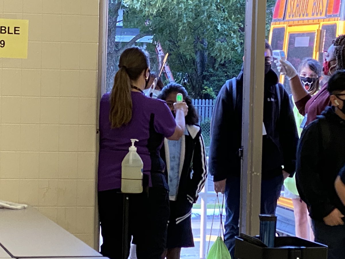 MelissaColvin18's tweet photo. It was a busy #IrvingFirstDayTakeTwo and great to see students smiling! @Lamar_MS lions are in great hands because our faculty go the extra mile for them no matter what. Here are just a few HEROES at Lamar. More to come @IISDMagdaHdz @IISDFineArts @KICKSTART_KIDS @iInstructIrving https://t.co/bvmcETL7ES