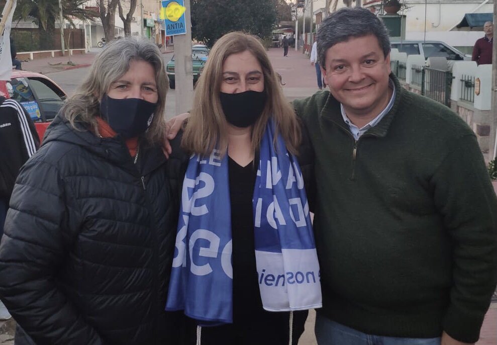 Felicitamos a Patricia Martínez, Alcalde electa de Solís Grande por nuestro sector Unión y Cambio.
Excelente votación que augura la continuidad de un gestión exitosa iniciada por Hernan Ciganda.
#SomosBlás